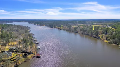 568 Lake Gladewater Dr, Gladewater, TX 75647