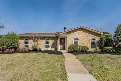 714 Woodlawn Ln, Grand Prairie, TX 75052