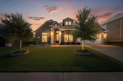 909 Foxtail Dr, Mansfield, TX 76063