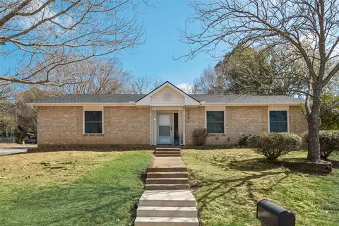 2601 Mintwood Pl, Arlington, TX 76016