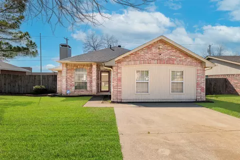 709 Raywood Dr, Grand Prairie, TX 75052