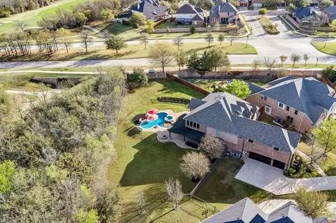 9025 Thompson Dr, Lantana, TX 76226