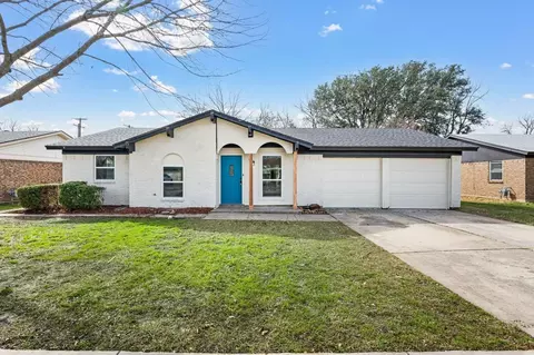 5832 Rosalyn Dr, Watauga, TX 76148