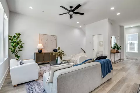 631 N Tyler St #203, Dallas, TX 75208