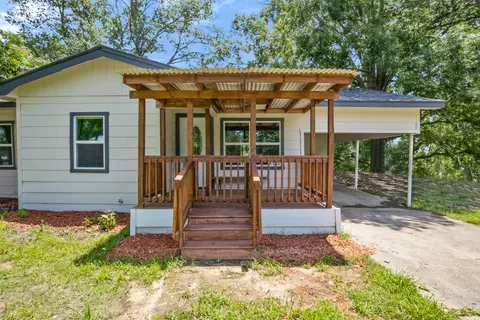 121 Circle Dr, Bogata, TX 75417