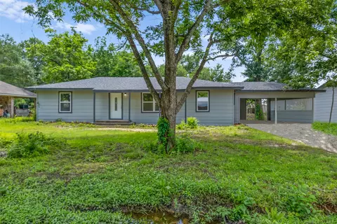 119 Circle Dr, Bogata, TX 75417