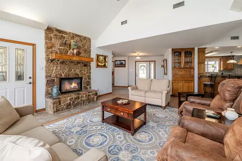 101 E Beverly Dr, Malakoff, TX 75148 photo 8