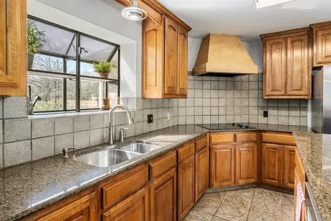 101 E Beverly Dr, Malakoff, TX 75148 photo 13