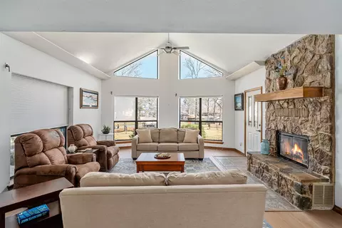 101 E Beverly Dr, Malakoff, TX 75148 photo 4