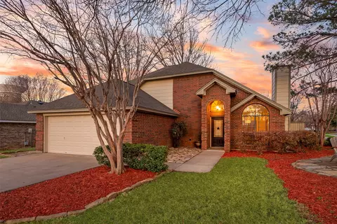 471 Caviness Dr, Grapevine, TX 76051