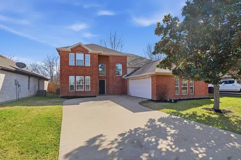 202 Bob White Dr, Red Oak, TX 75154