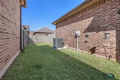 Exterior - 824 8th St, Argyle, TX 76226 photo 3 of 5