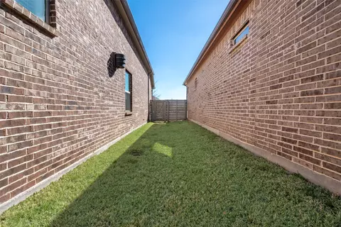 Exterior - 824 8th St, Argyle, TX 76226 photo 4 of 5
