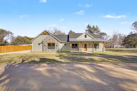 32 Pine Dr, Pottsboro, TX 75076