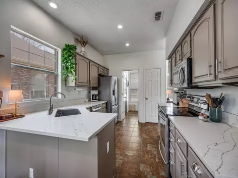 5820 Madison Dr, The Colony, TX 75056