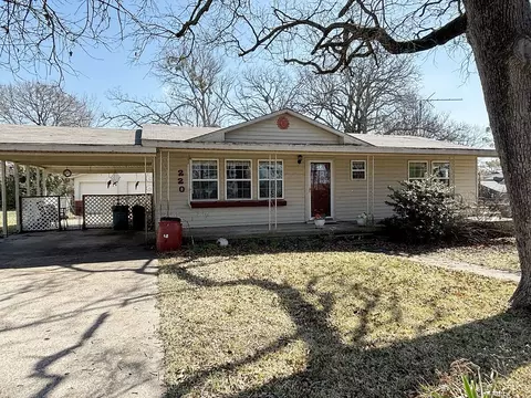 220 Littlefield Dr, East Tawakoni, TX 75472