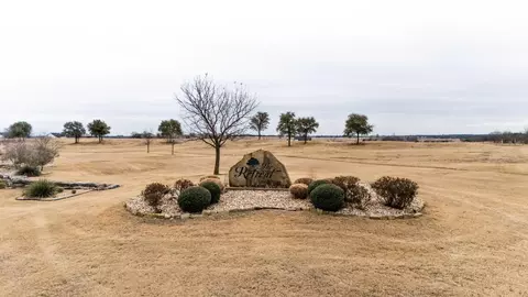 7105 S Aberdeen Dr, Cleburne, TX 76033