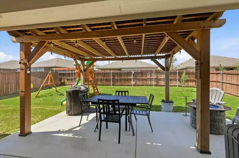 229 Abingdon St, Azle, TX 76020