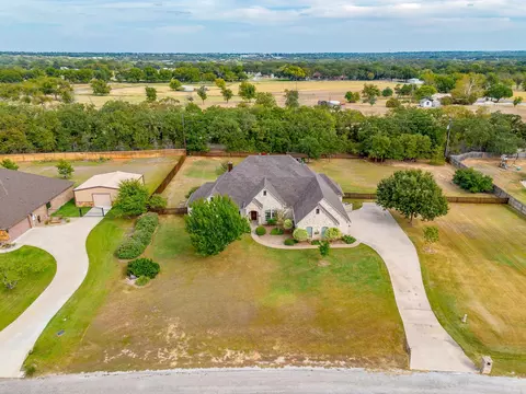 104 Oakbend Ct, Weatherford, TX 76088