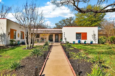 905 Lynhurst Ln, Denton, TX 76205