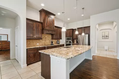 453 Lake Park Dr, Midlothian, TX 76065
