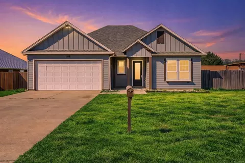 315 Ashwood St, Azle, TX 76020