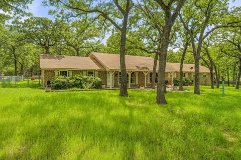 102 Shady Oak Dr, Weatherford, TX 76087