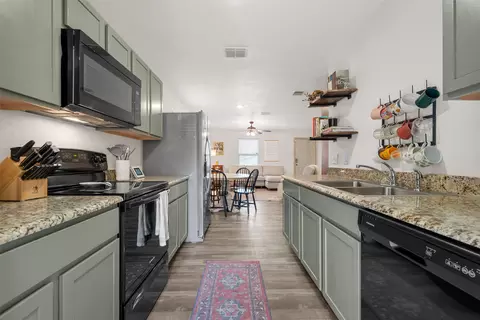 1124 N 13th St, Waco, TX 76707