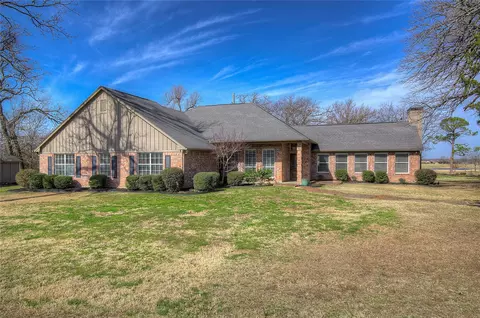 1079 Country Club Rd, Sulphur Springs, TX 75482