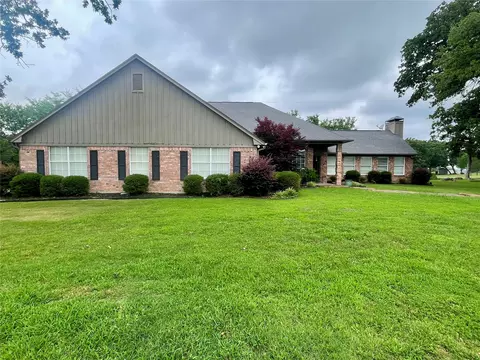 1079 Country Club Rd, Sulphur Springs, TX 75482