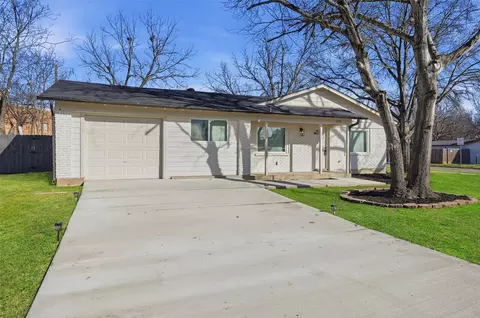 3700 Aurora St, Haltom City, TX 76117