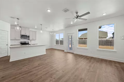 Living - 3000 Teasdale Rd, Waco, TX 76655 photo 4 of 5