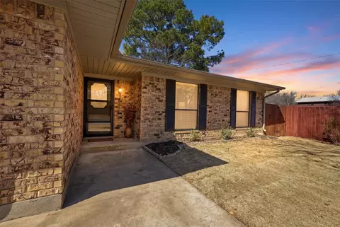 1901 Paula Dr, Denison, TX 75020