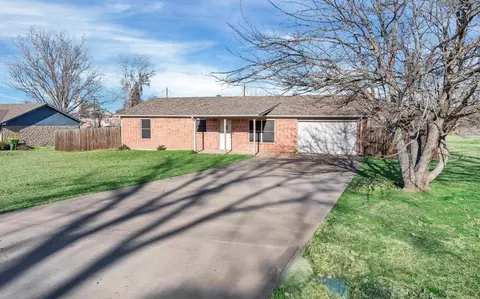 513 Ranch Rd, Granbury, TX 76049