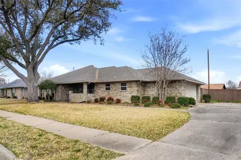 3401 Colonial Dr, Rowlett, TX 75088
