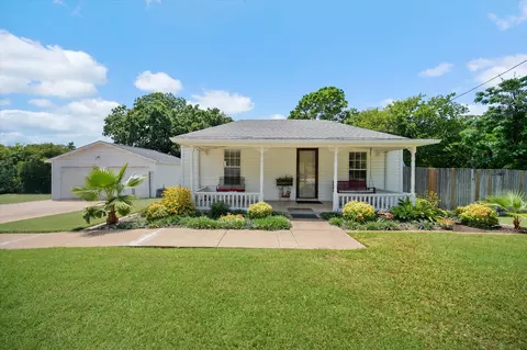 5912 Forest Hill Dr, Forest Hill, TX 76119