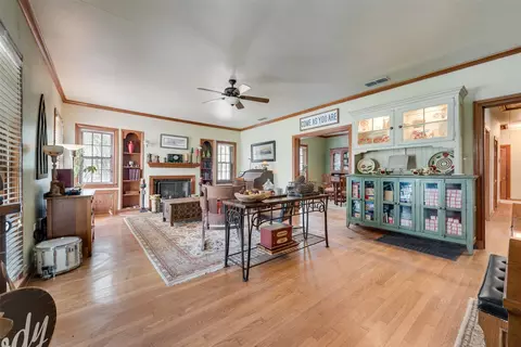 233 E High St, Wills Point, TX 75169