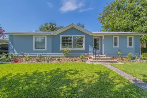 203 Harbor View Ct, Granbury, TX 76048