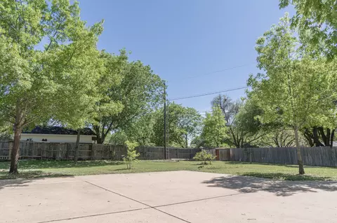 Exterior - 3300 Loma Vista Dr, Waco, TX 76708 photo 7 of 8