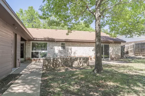 Exterior - 3300 Loma Vista Dr, Waco, TX 76708 photo 6 of 8