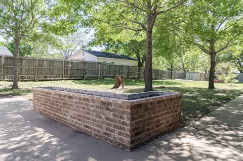 Exterior - 3300 Loma Vista Dr, Waco, TX 76708 photo 5 of 8