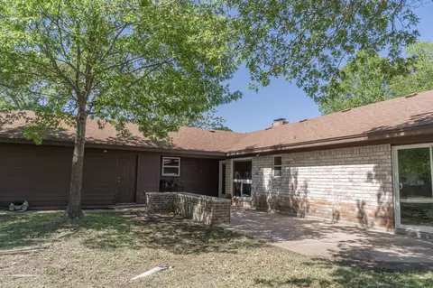Exterior - 3300 Loma Vista Dr, Waco, TX 76708 photo 4 of 8