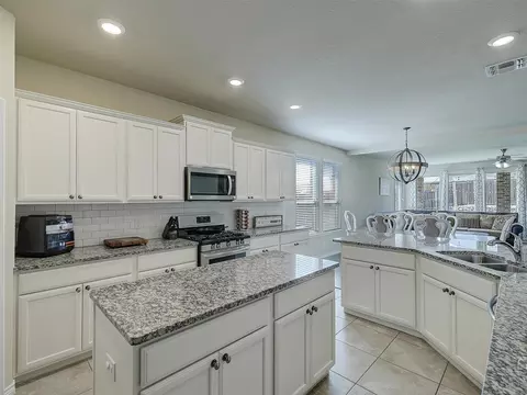 805 Lake Cypress Ln, Little Elm, TX 75068