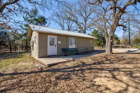 374 Hideaway Ln, Valley View, TX 76272