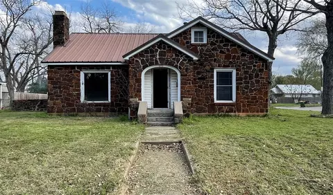 409 W Davis St, Hearne, TX 77859