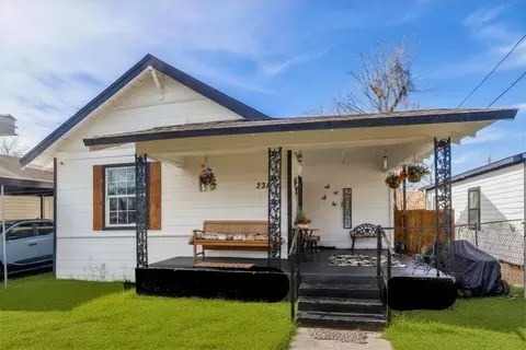 2317 Anderson St, Dallas, TX 75215