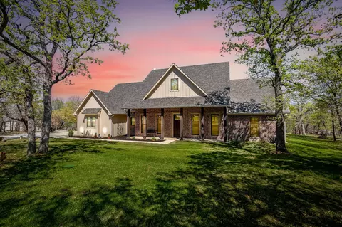 322 Mountain View Ct, Sunset, TX 76270