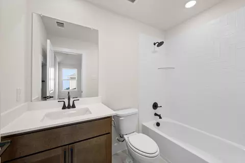 Bath - 1562 Ginger Ln, Argyle, TX 76226 photo 4 of 5