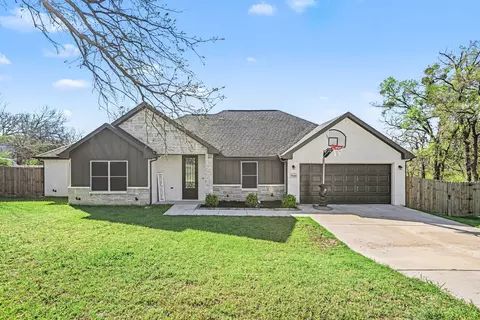 7729 Ella Young Dr, Fort Worth, TX 76135