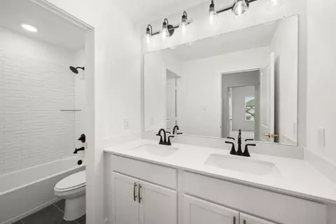 Bath - 1725 Nesting Robin Ln, Krum, TX 76249 photo 4 of 4